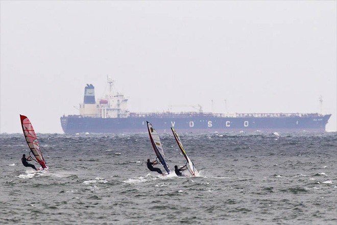 Heading out - PWA Ulsan Korea World Cup 2012 ©  John Carter / PWA http://www.pwaworldtour.com